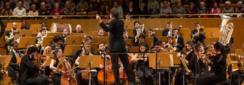 Music Day. Freixenet Symphony Orchestra. Conductor: Pablo González. Piano: Shinyoung Lee